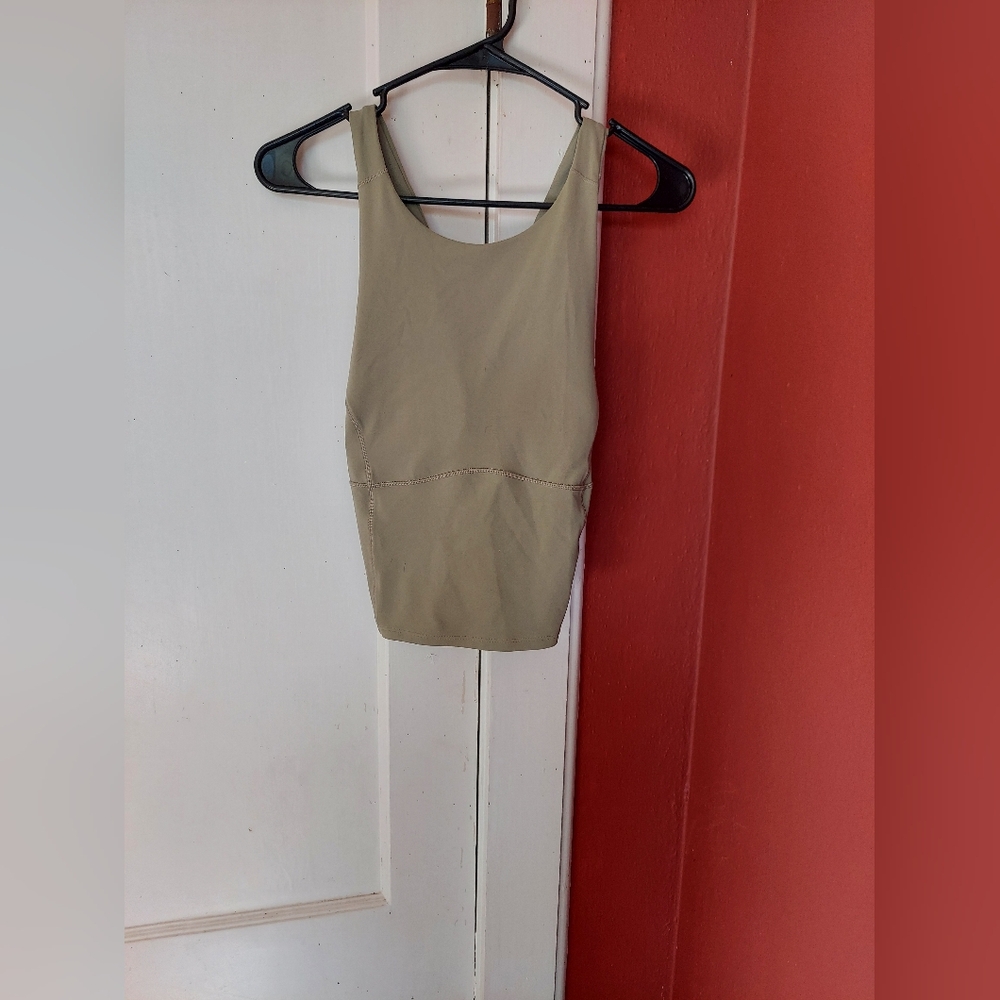 Lululemon tank